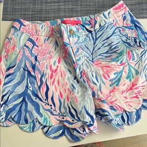 Colorful Scalloped Hem Shorts